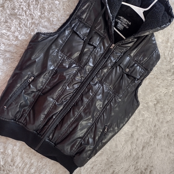 Women's Black Water Resistant Faux Fur Lined Quilted Hooded Puffer Vest - Picture 7 of 8